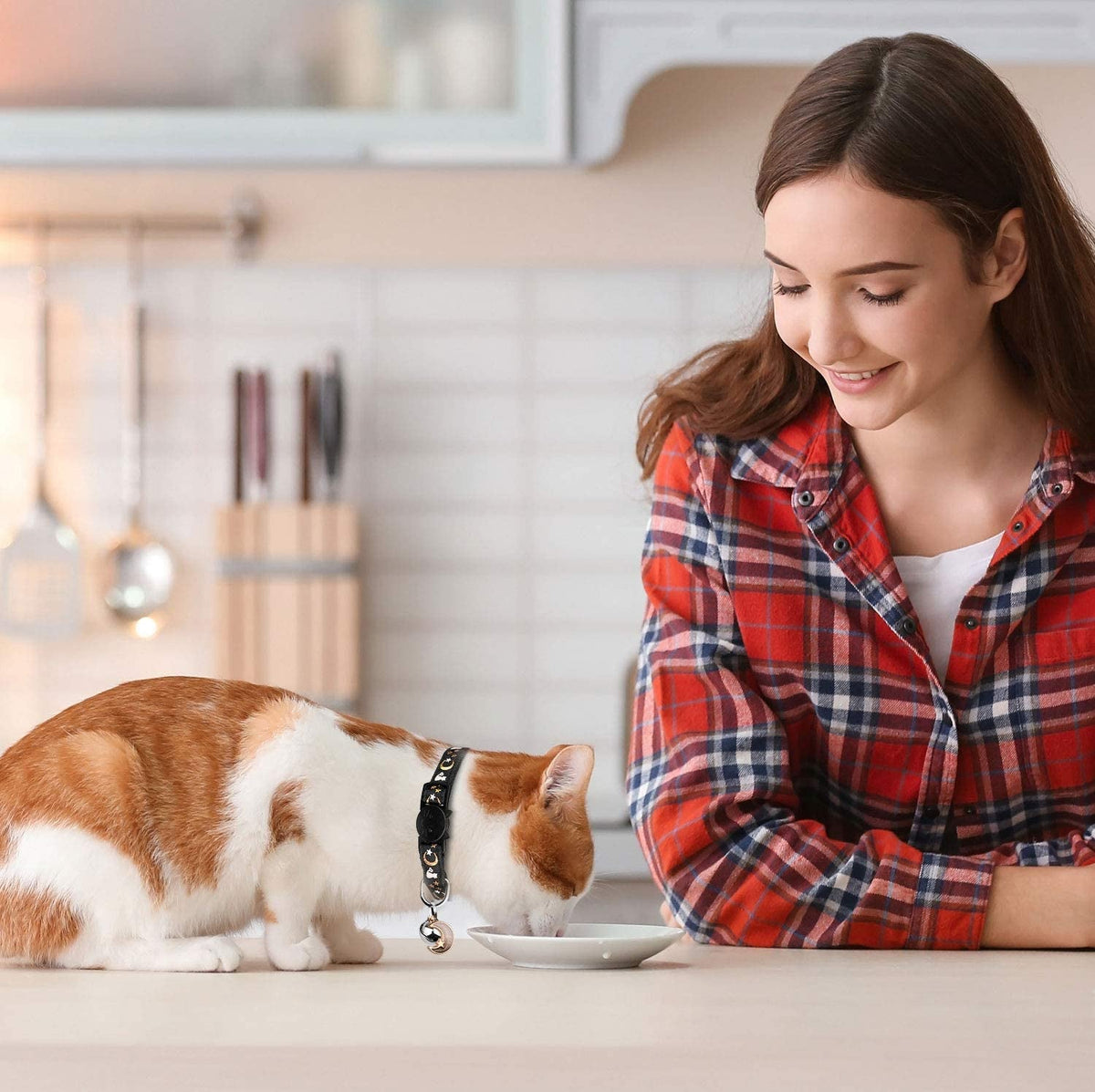 Stylish 2-Piece Adjustable Breakaway Cat Collars with Glow-in-the-Dark Moons and Stars - Perfect for Your Feline Friend!